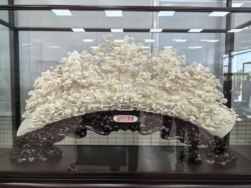 1773734597487518.jpg 作品《富贵生肖图》 牛骨 张民辉 (1).jpg