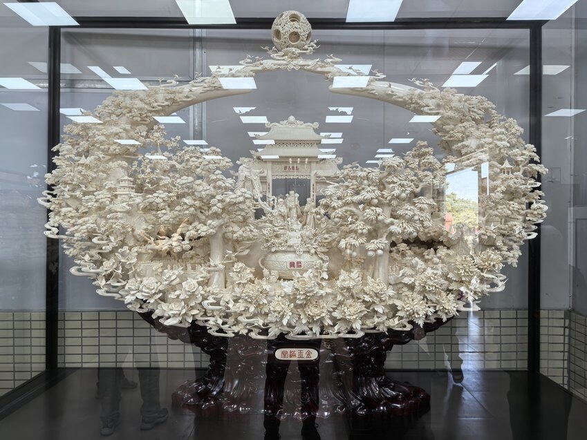 1773734611628971.jpg 作品《金玉满堂》 牛骨 张民辉 (3).jpg